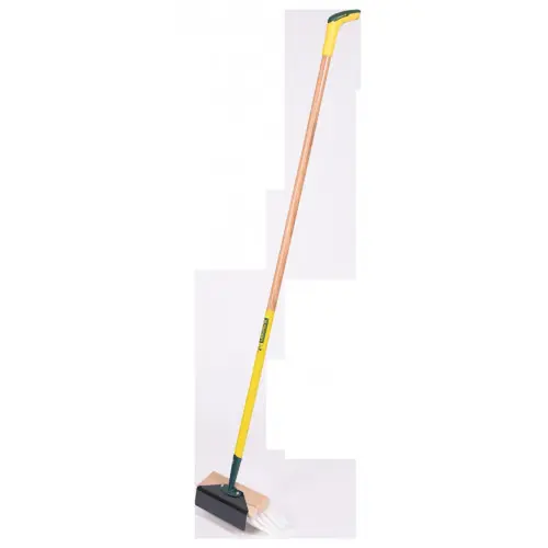 Balai grattoir Batipro 32 cm manche bois 150 cm - balayage puissant et grattage des déchets - Leborgne Solde